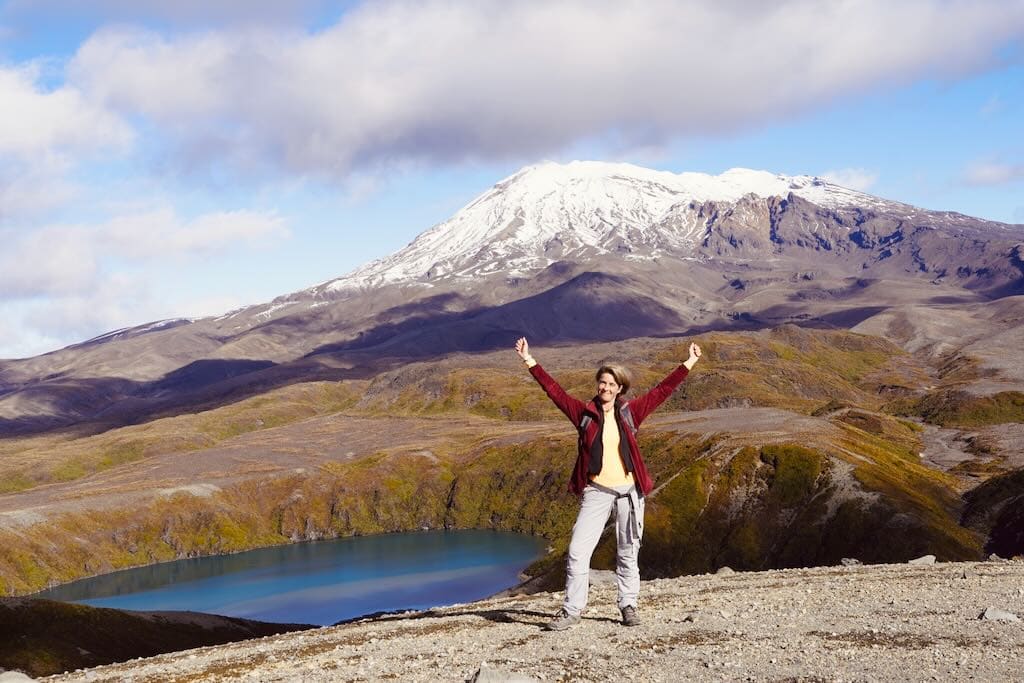 Julia im Tongariro Alpine Nationalpark in Neuseeland